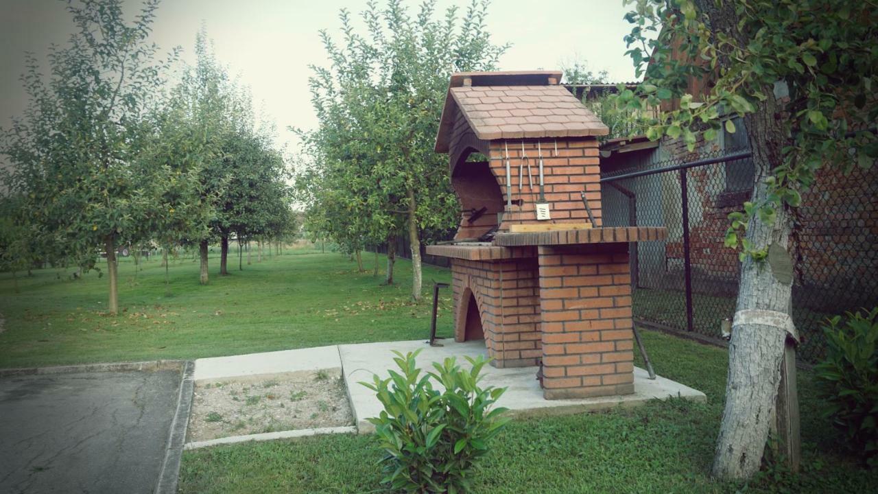 Studio Apartman Zorkovac Apartman Ozaly Kültér fotó